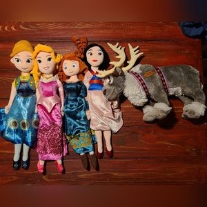 Like new disney doll set from disney store